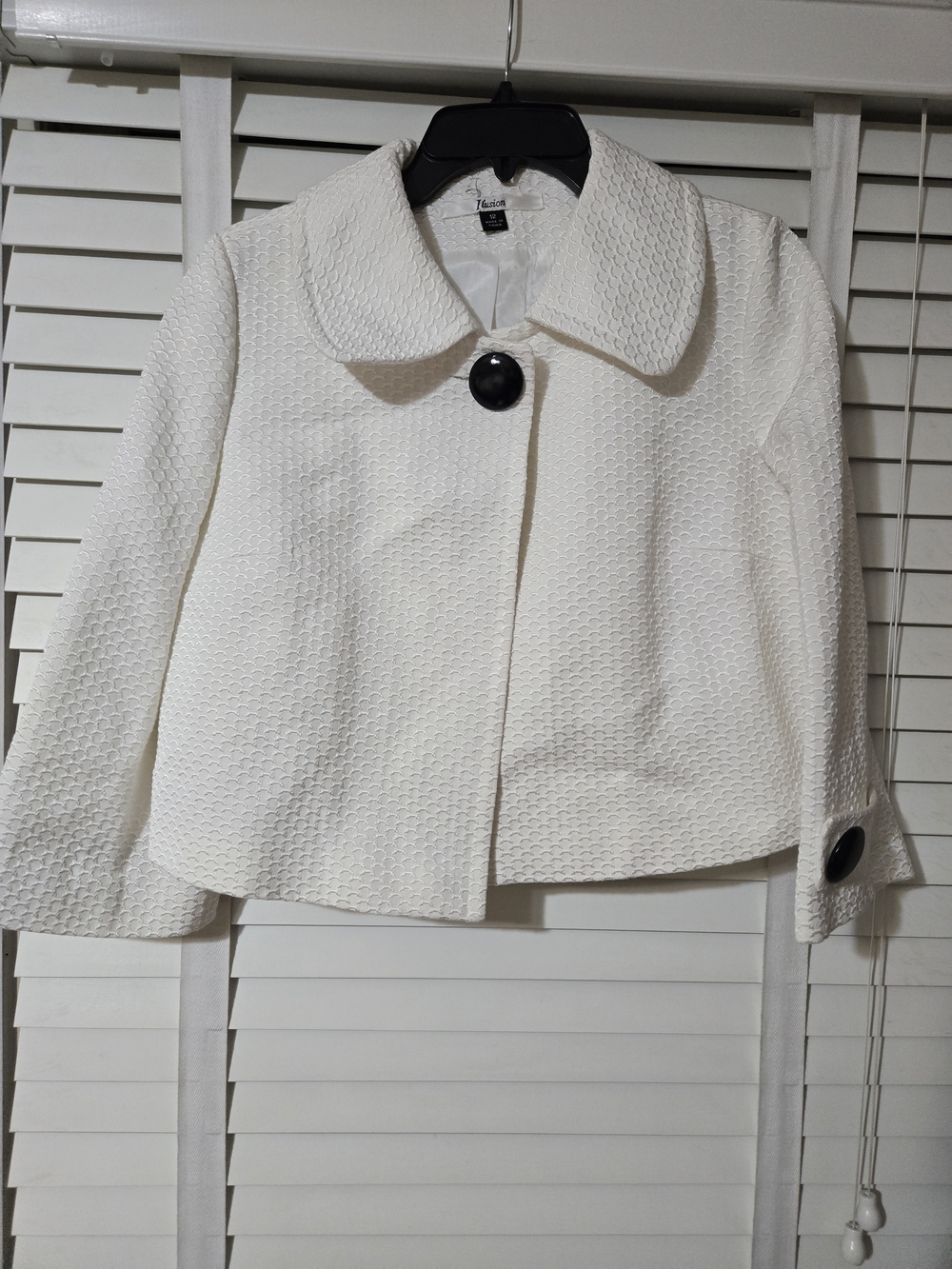 NWOT Illusion White 100% Cotton Textured Crop Jacket W/blk Accent Buttons Sz 12